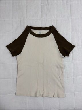 Brandy Melville - Baby Tee in Cream and Brown